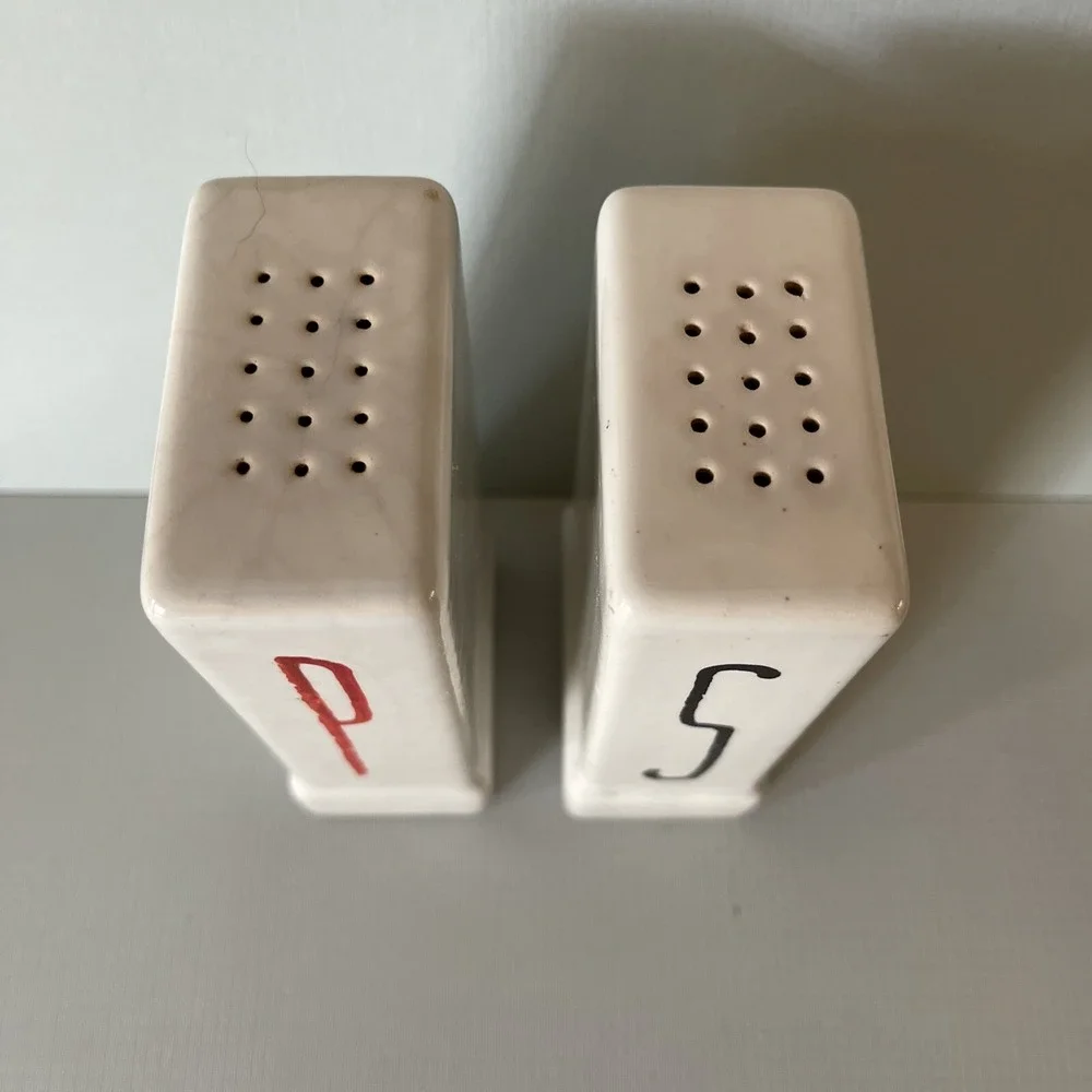 Vintage Art Deco Stove Range Top Ceramic Salt‎ Pepper Shakers Set w Corks AS IS